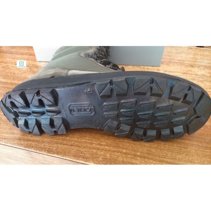 Bota Notton trekking cazador verde cuello alto